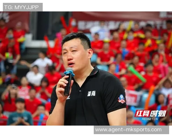 张伟的足球梦想与奋斗历程:从草根球员到职业联赛的辉煌之路 张伟的足球梦想与奋斗历程:从草根球员到职业联赛的辉煌之路