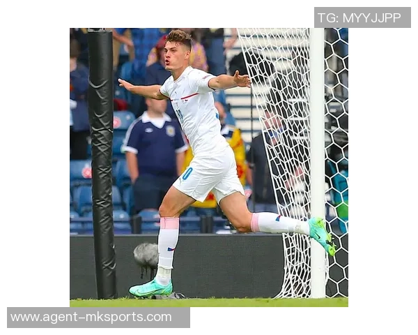 掌握足球倒三角传球技巧提升球队配合与进攻效率的全面指南 掌握足球倒三角传球技巧提升球队配合与进攻效率的全面指南